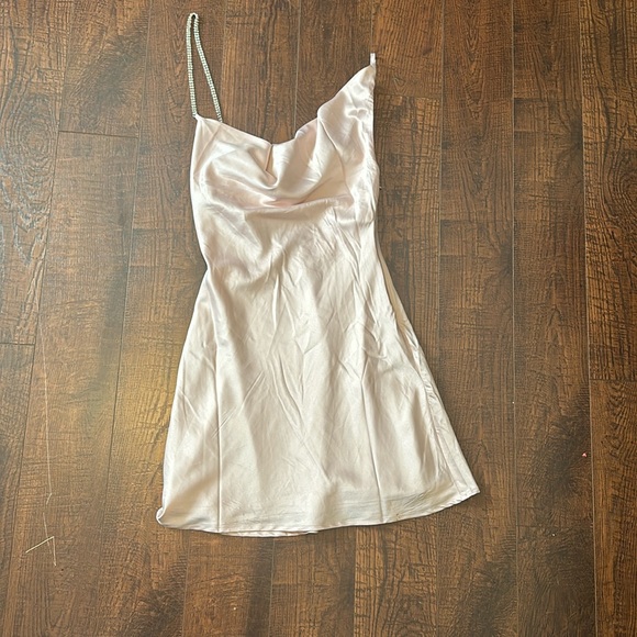 Princess Polly Blush Satin Dress With Rhinestone Strap Size 2 Never Worn - Picture 1 of 4